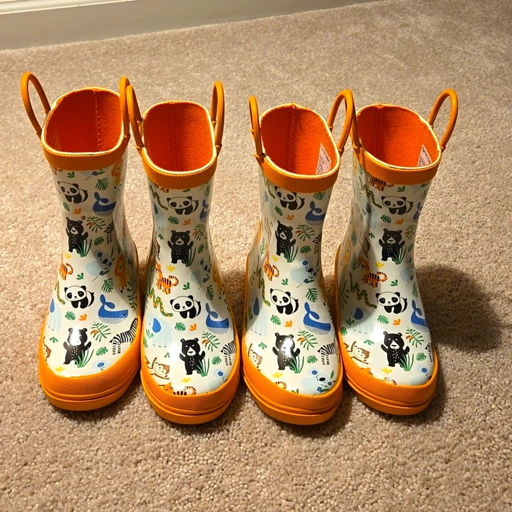 Twin Rain boots New without Tag